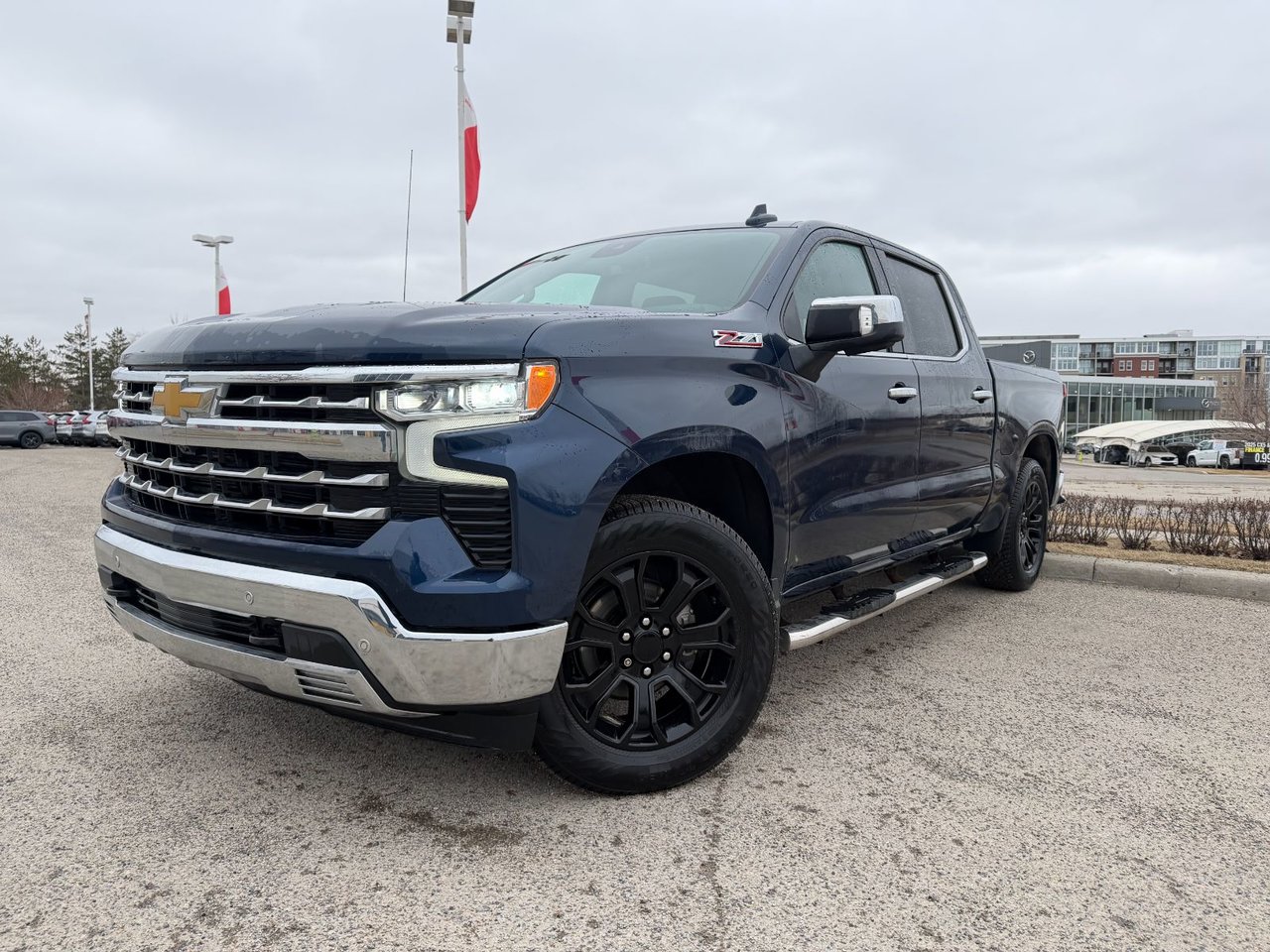 2023 Chevrolet Silverado 1500 LTZ Crew Cab 4WD