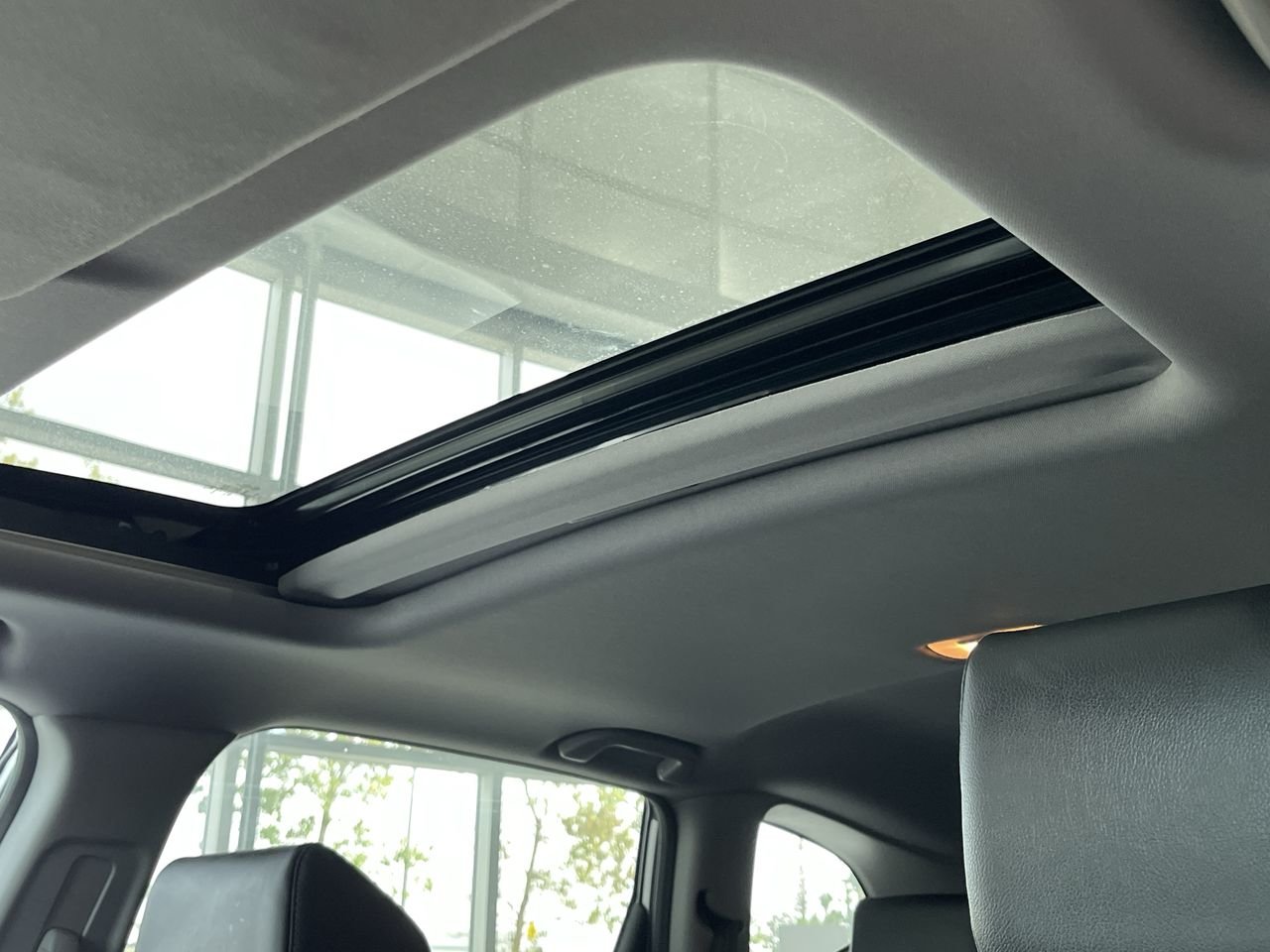 Used 2018 silver Honda EX-L AWD image 28