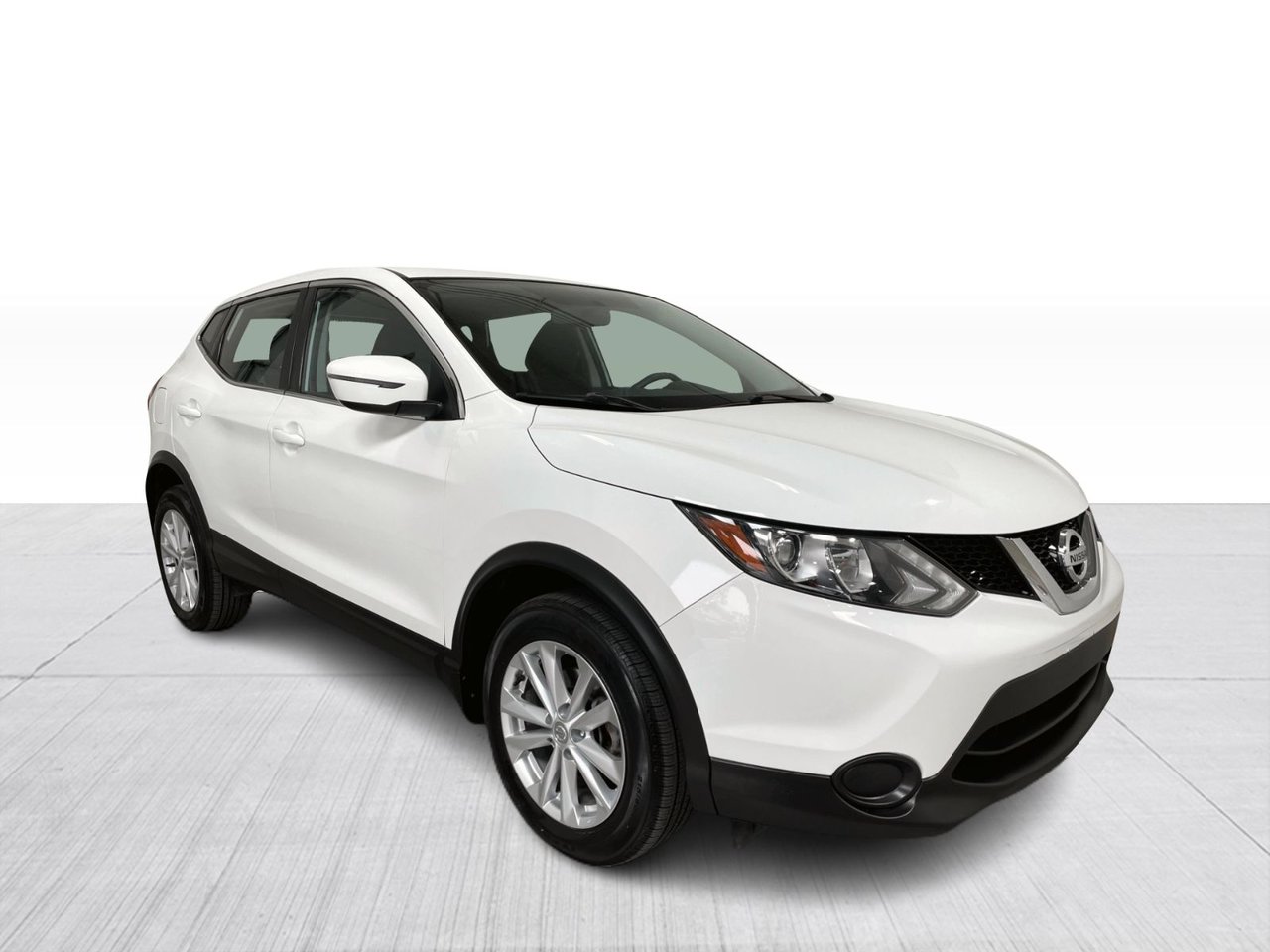 2017 Nissan Qashqai S FWD CVT