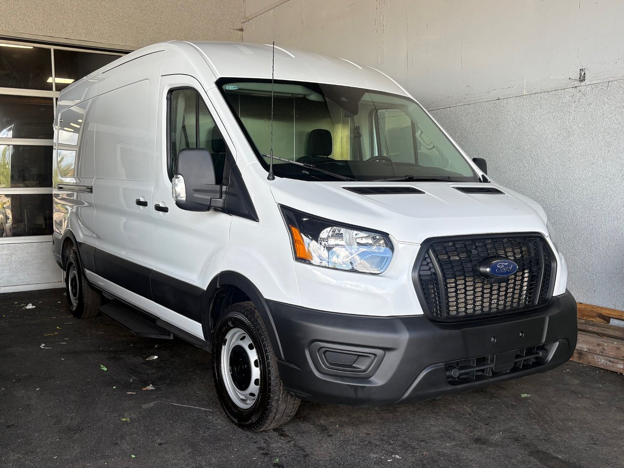  2024 Ford Transit Cargo 150 Medium Roof LB RWD   