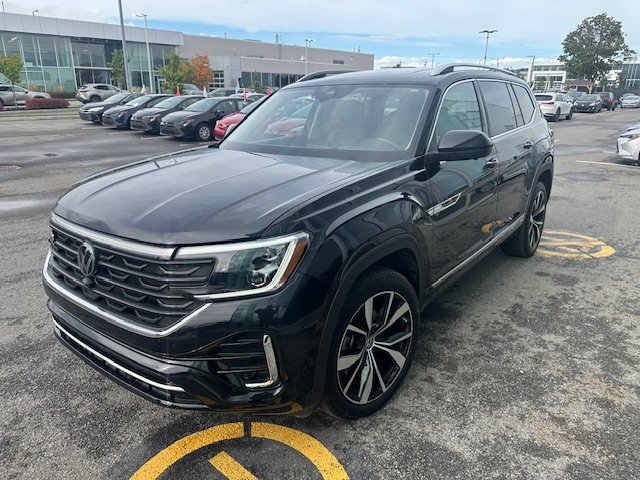 Deep Black Pearl 2024 Volkswagen Atlas SUV / Crossover  Automatic