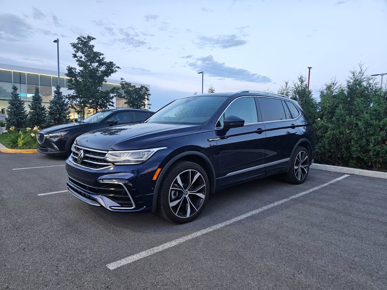 Atlantic Blue Metallic 2023 Volkswagen Tiguan SUV / Crossover All-Wheel Drive Automatic