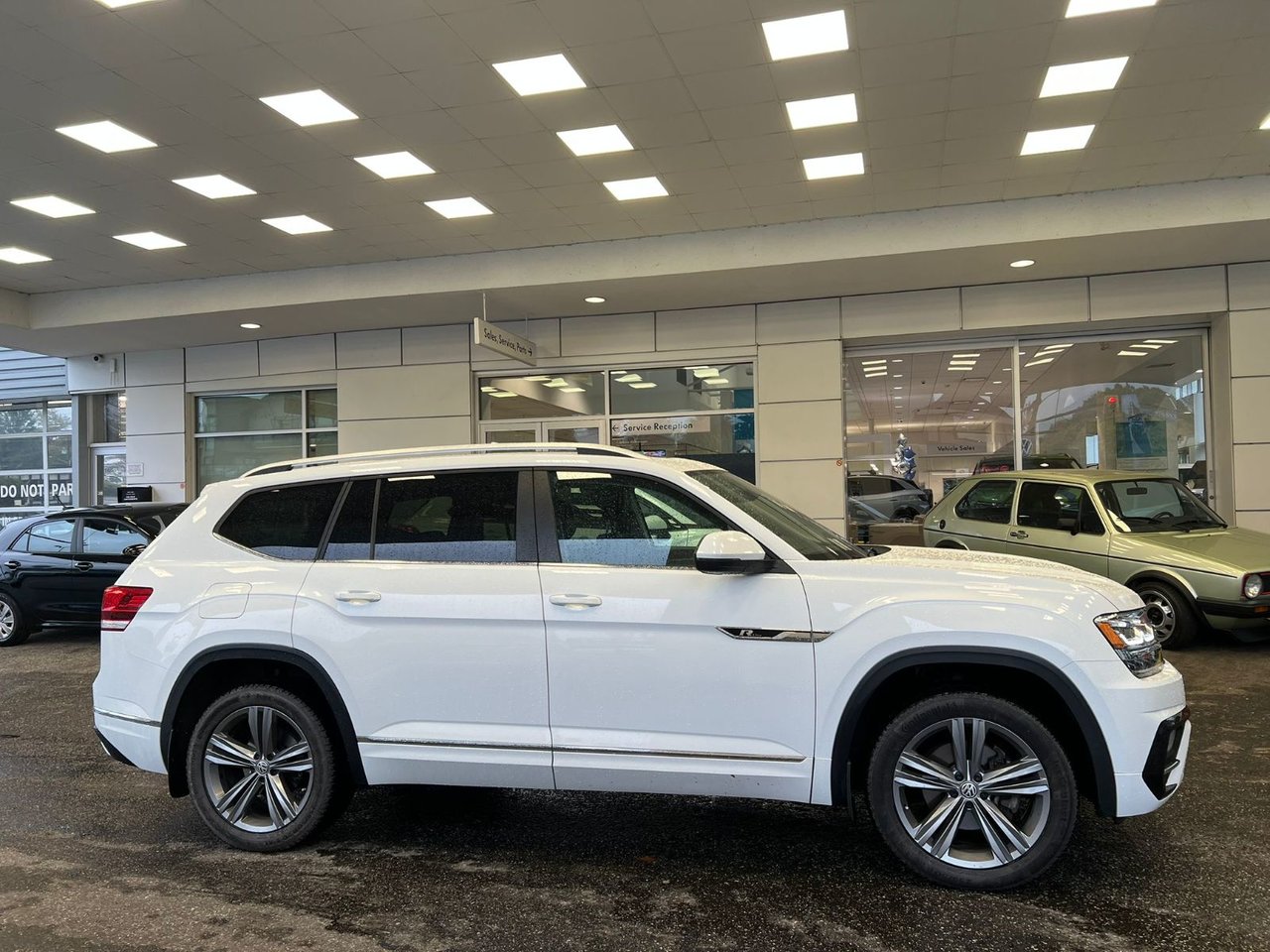 2019 Volkswagen Atlas Highline 3.6L 4MOTION | R Line Package | 3rd Row Just Arrived! Local Vehicle, Well Equipped