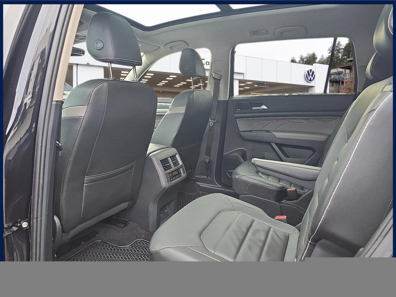 2023 Volkswagen Atlas Highline 3.6L 4MOTION | R Line & Captain's Chairs Just Arrived! Local Vehicle, Well-Equipped