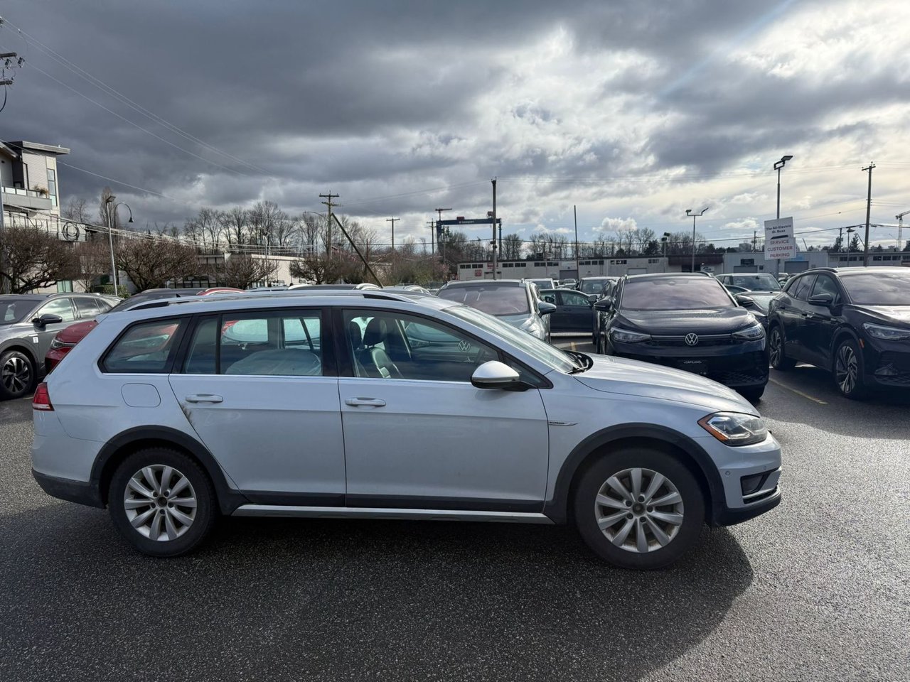 2019 Volkswagen Golf Alltrack Sportwagen | Execline + Driver Assistance Package Just Arrived! Local Vehicle, Very Well-Equipped, Rare Car!