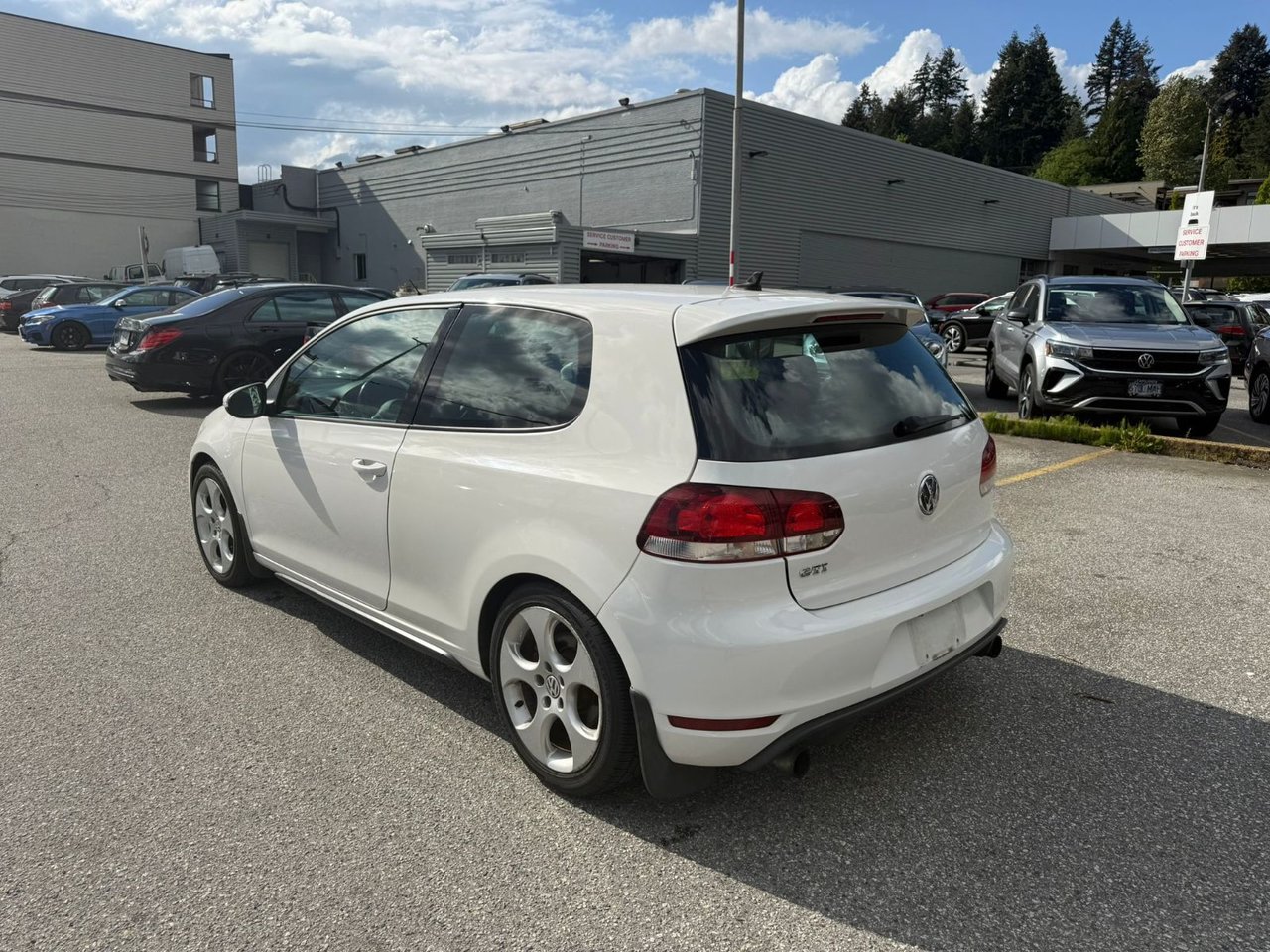 2010 Volkswagen Golf GTI 3-DOOR 2.0T 6-SPEED AUTOMATIC Just Arrived! Luxury Leather Package + Technology Package