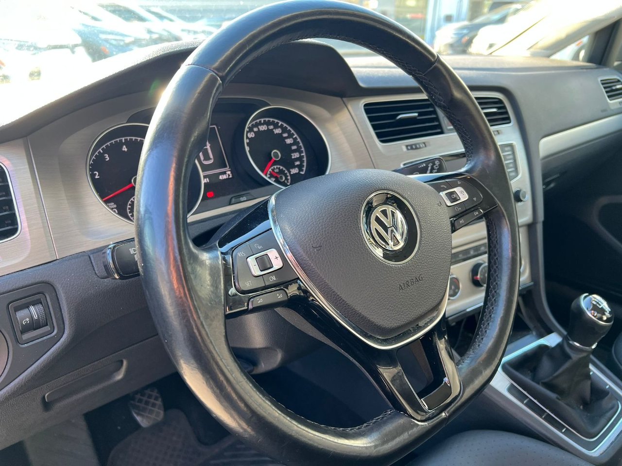 2015 Volkswagen Golf 5-Door Comfortline | 5-Speed/Manual Just Arrived! Pending Safety Inspection