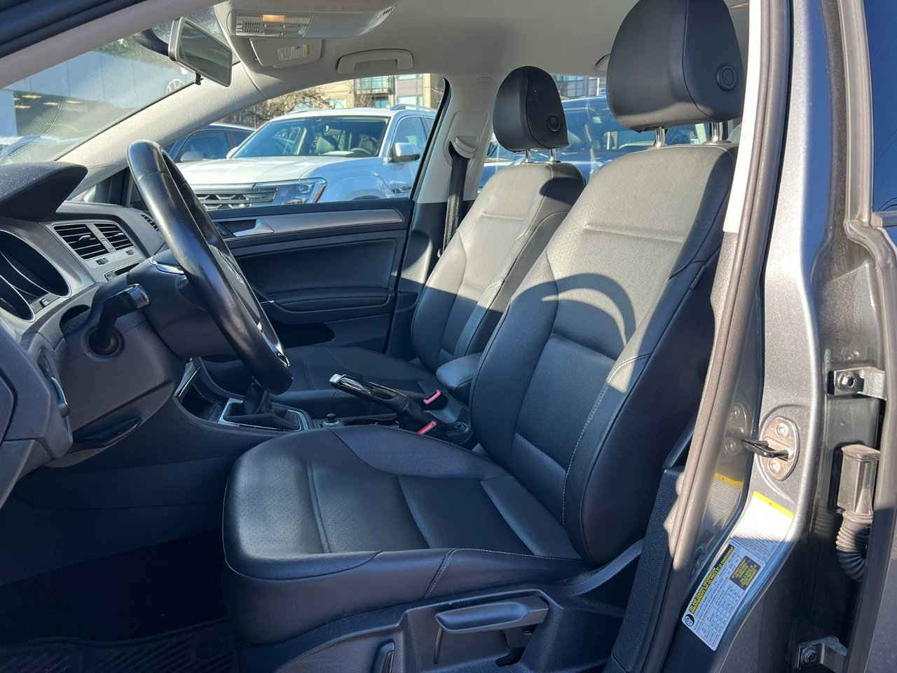 2015 Volkswagen Golf 5-Door Comfortline | 5-Speed/Manual Just Arrived! Pending Safety Inspection