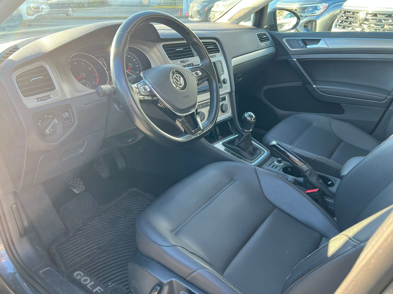 2015 Volkswagen Golf 5-Door Comfortline | 5-Speed/Manual Just Arrived! Pending Safety Inspection