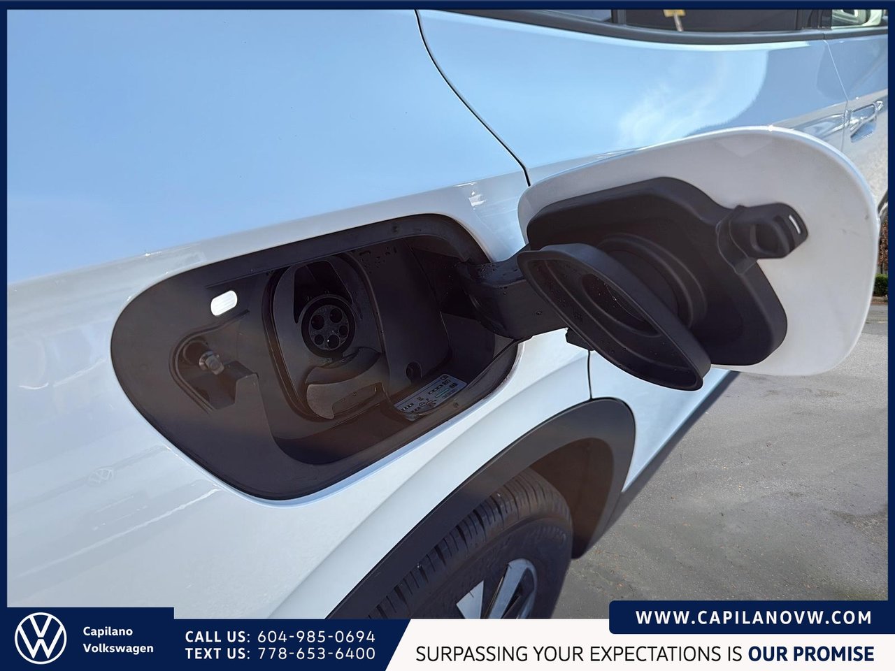 2023 Volkswagen ID.4 Pro AWD | Statement Package Just Arrived! Local, One Owner, Very Well-Equipped