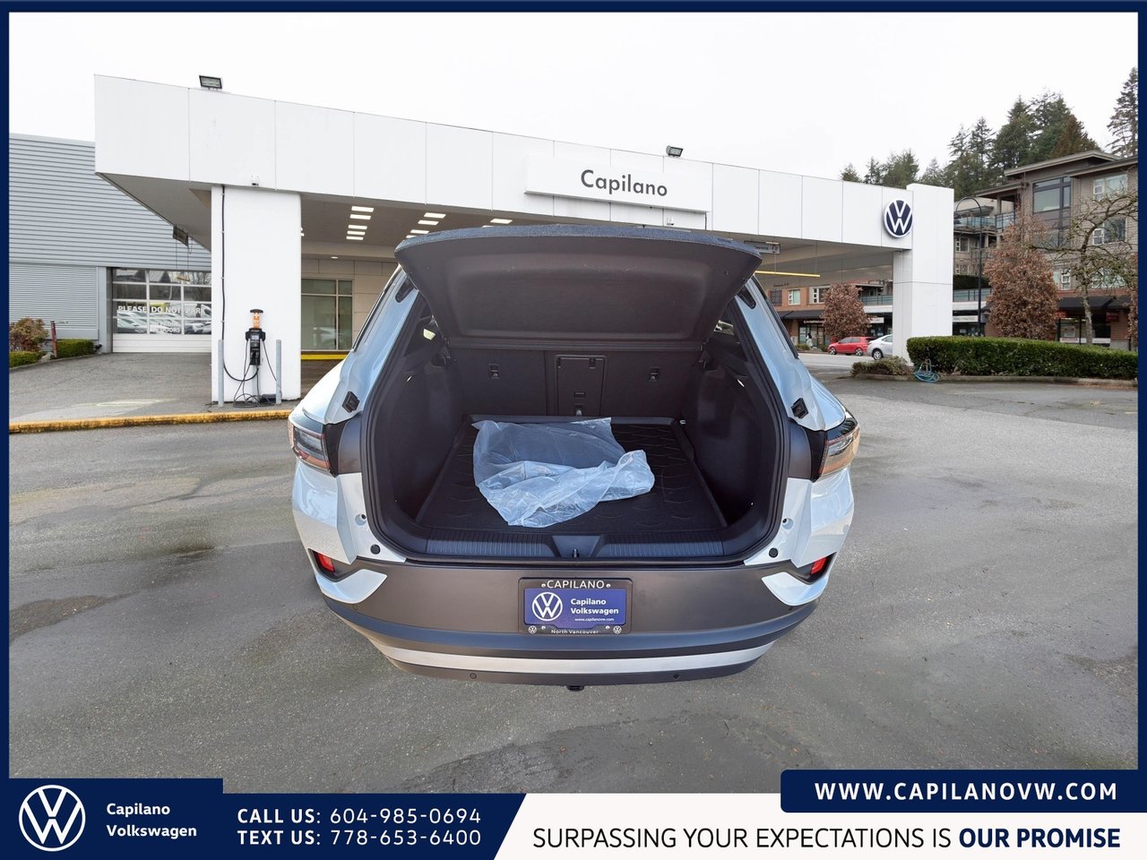 2023 Volkswagen ID.4 Pro AWD | Statement Package Just Arrived! Local, One Owner, Very Well-Equipped