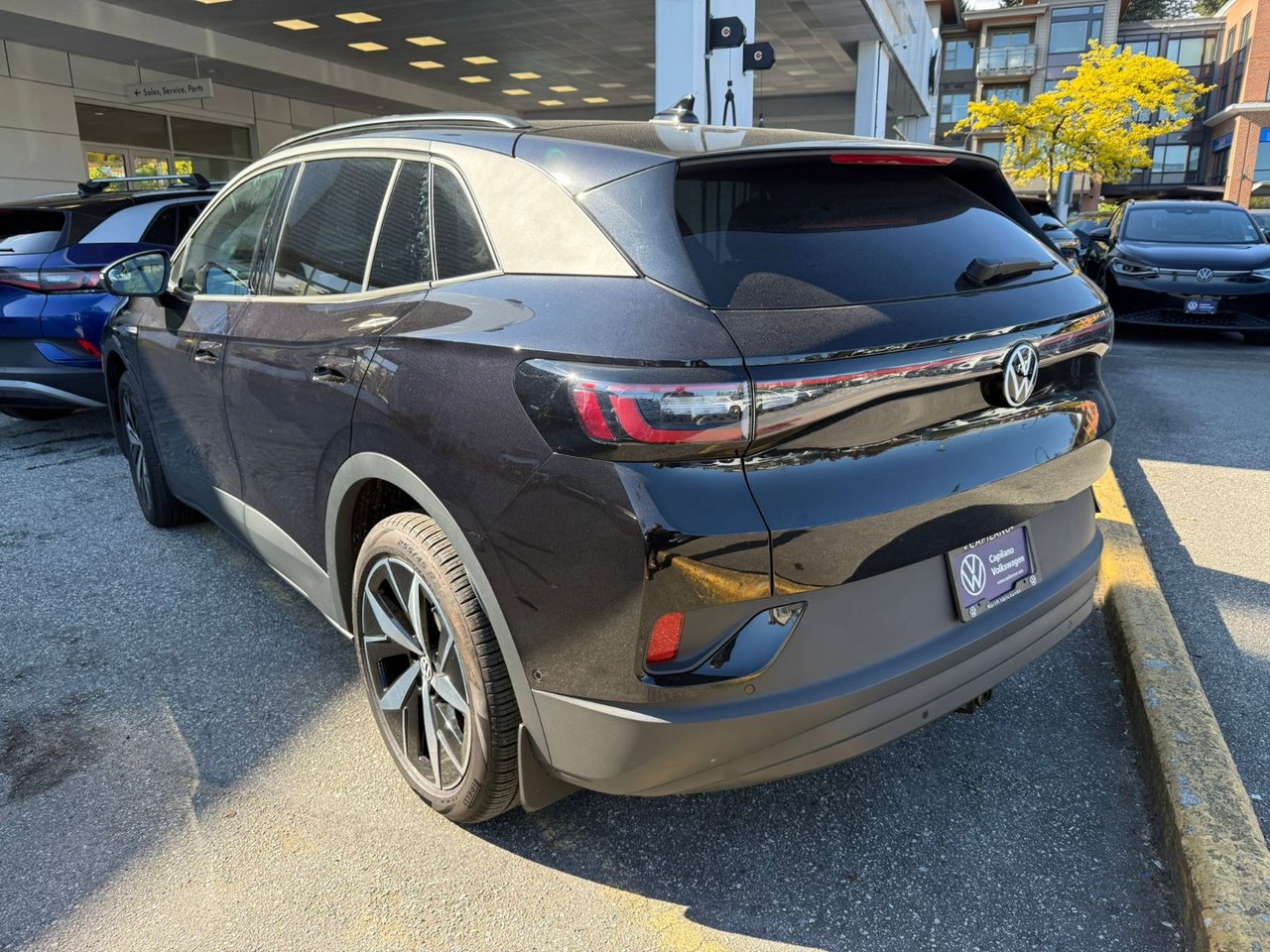 2024 Volkswagen ID.4 Pro AWD + Panoramic Sunroof Just Arrived! Local, Low Km, No Accidents