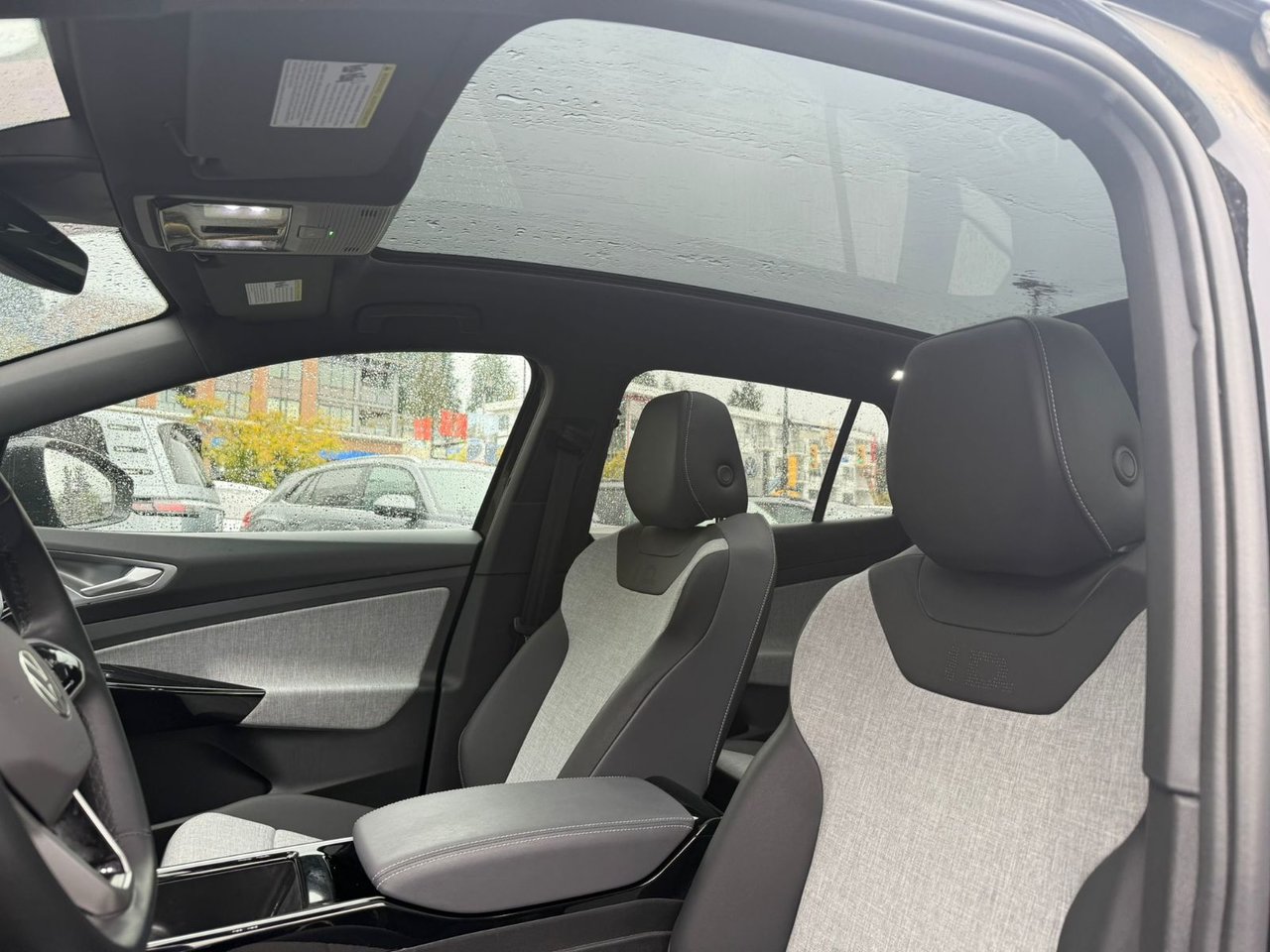 2024 Volkswagen ID.4 Pro AWD | Heat Pump & Panoramic Sunroof Just Arrived! Local, One Owner, No Accidents