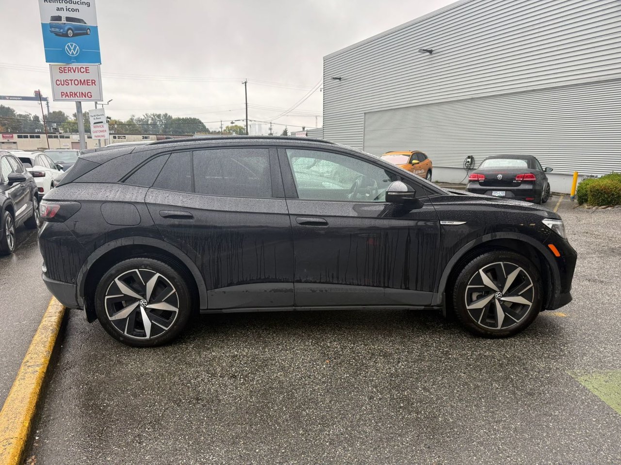 2024 Volkswagen ID.4 Pro AWD | Heat Pump & Panoramic Sunroof Just Arrived! Local, One Owner, No Accidents