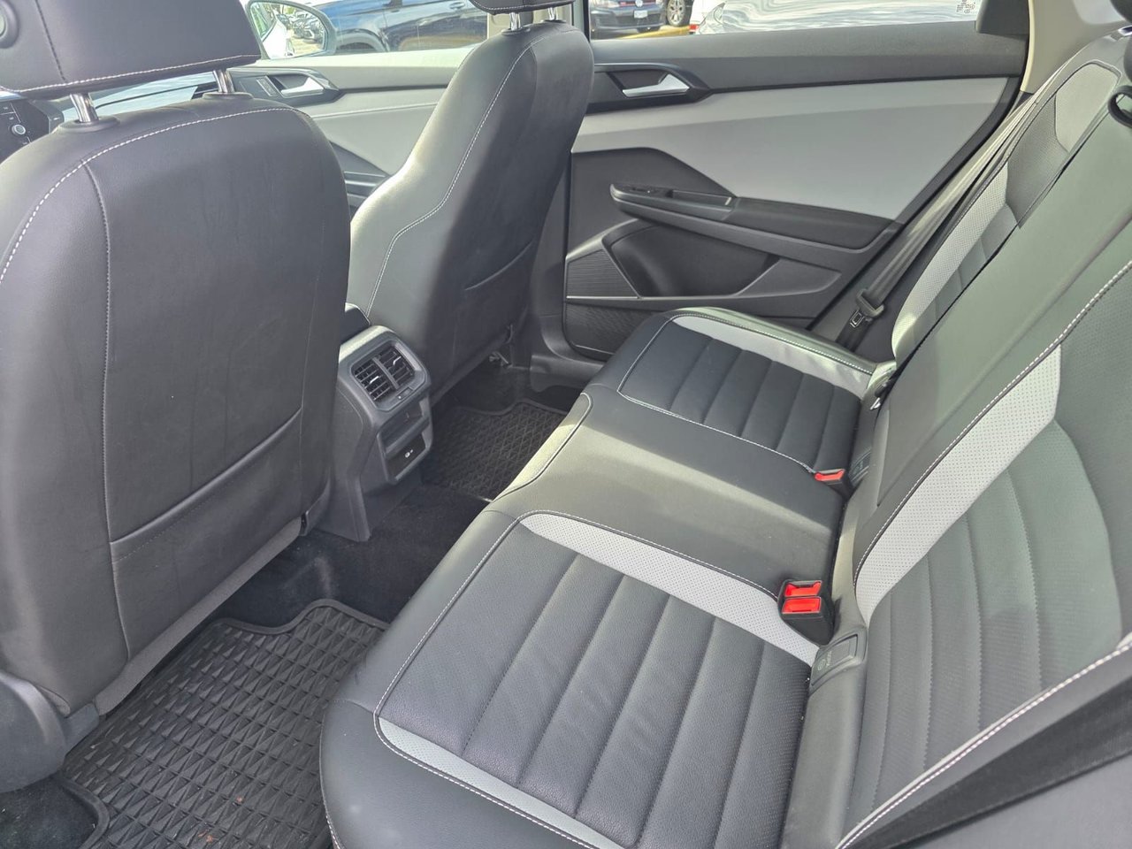 2022 Volkswagen Taos Highline 4MOTION Driver Assistance Package + Alloy Wheels Package