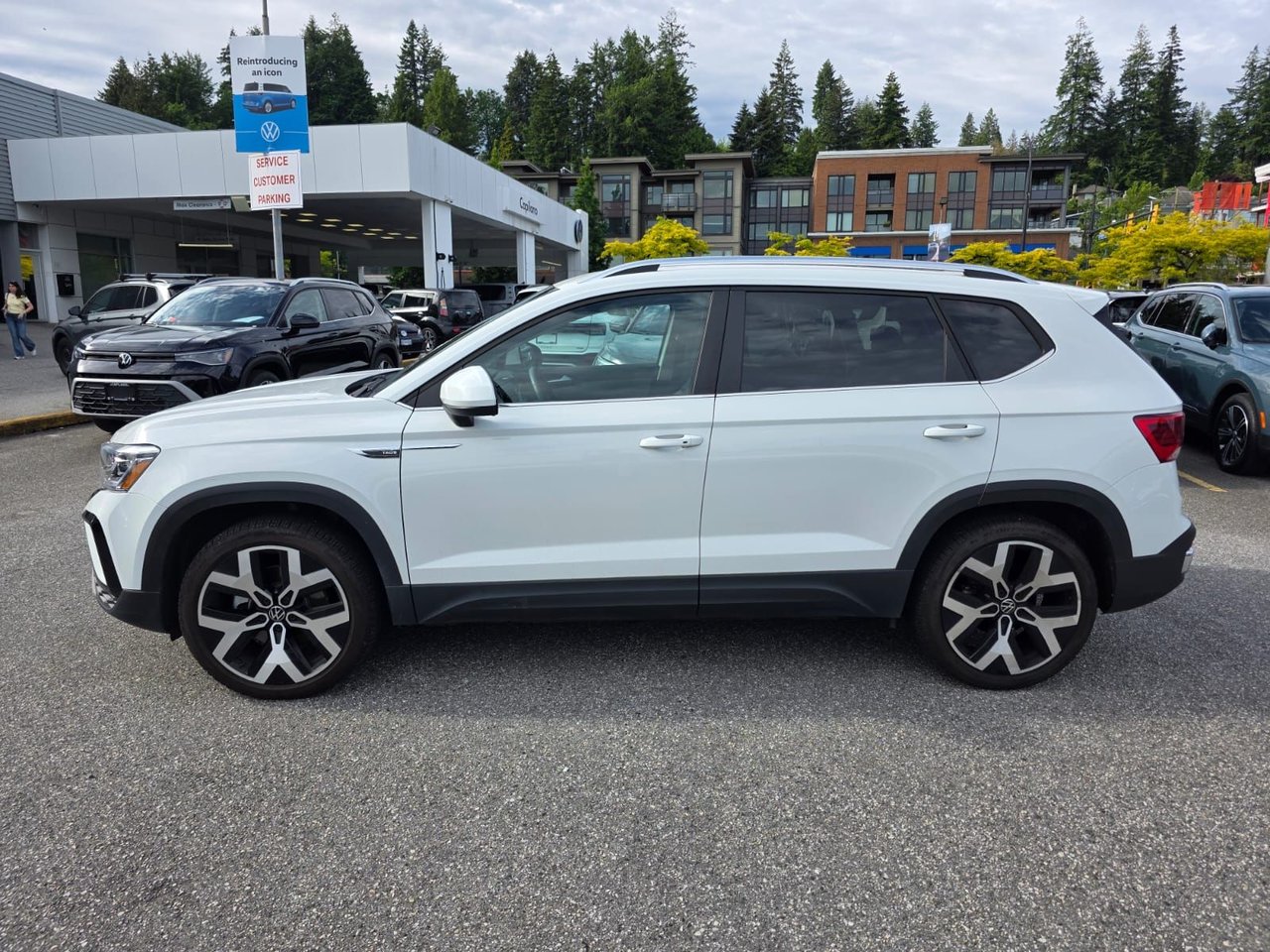 2022 Volkswagen Taos Highline 4MOTION Driver Assistance Package + Alloy Wheels Package