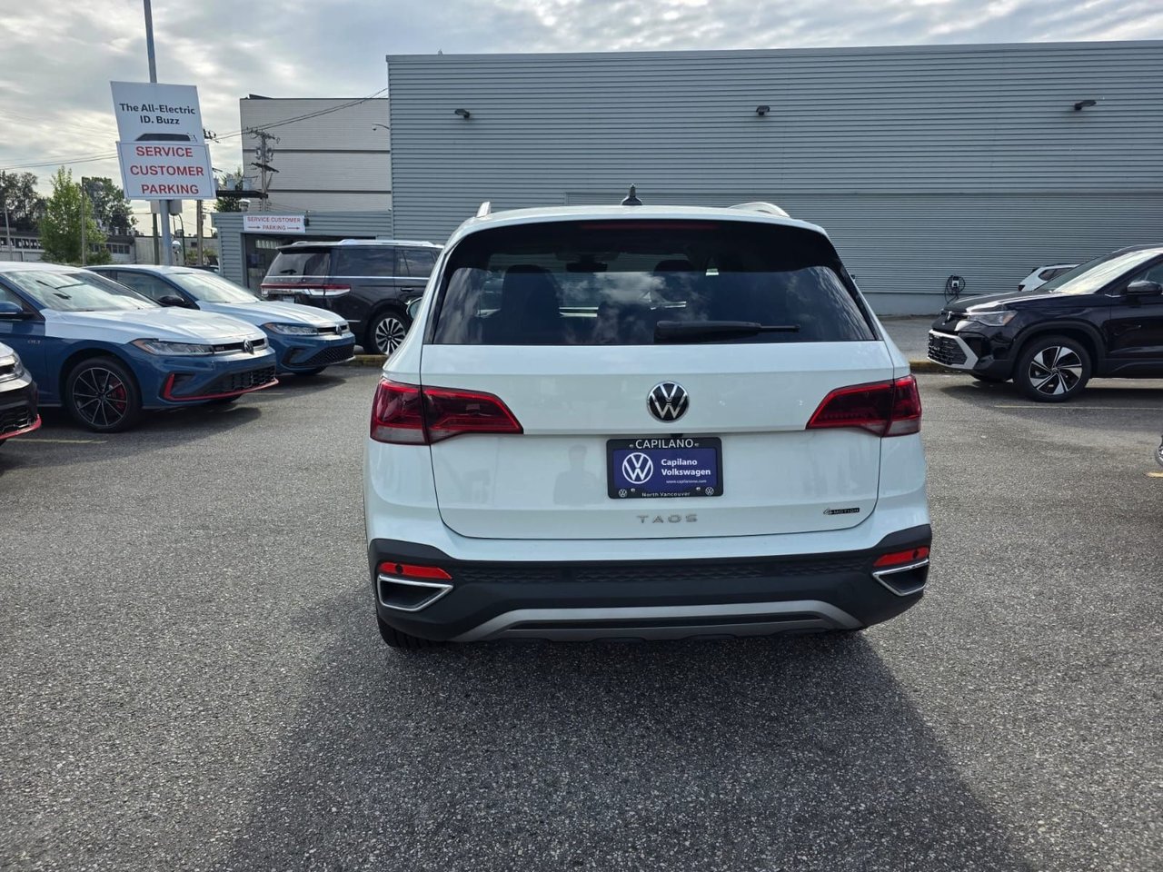 2022 Volkswagen Taos Highline 4MOTION Driver Assistance Package + Alloy Wheels Package