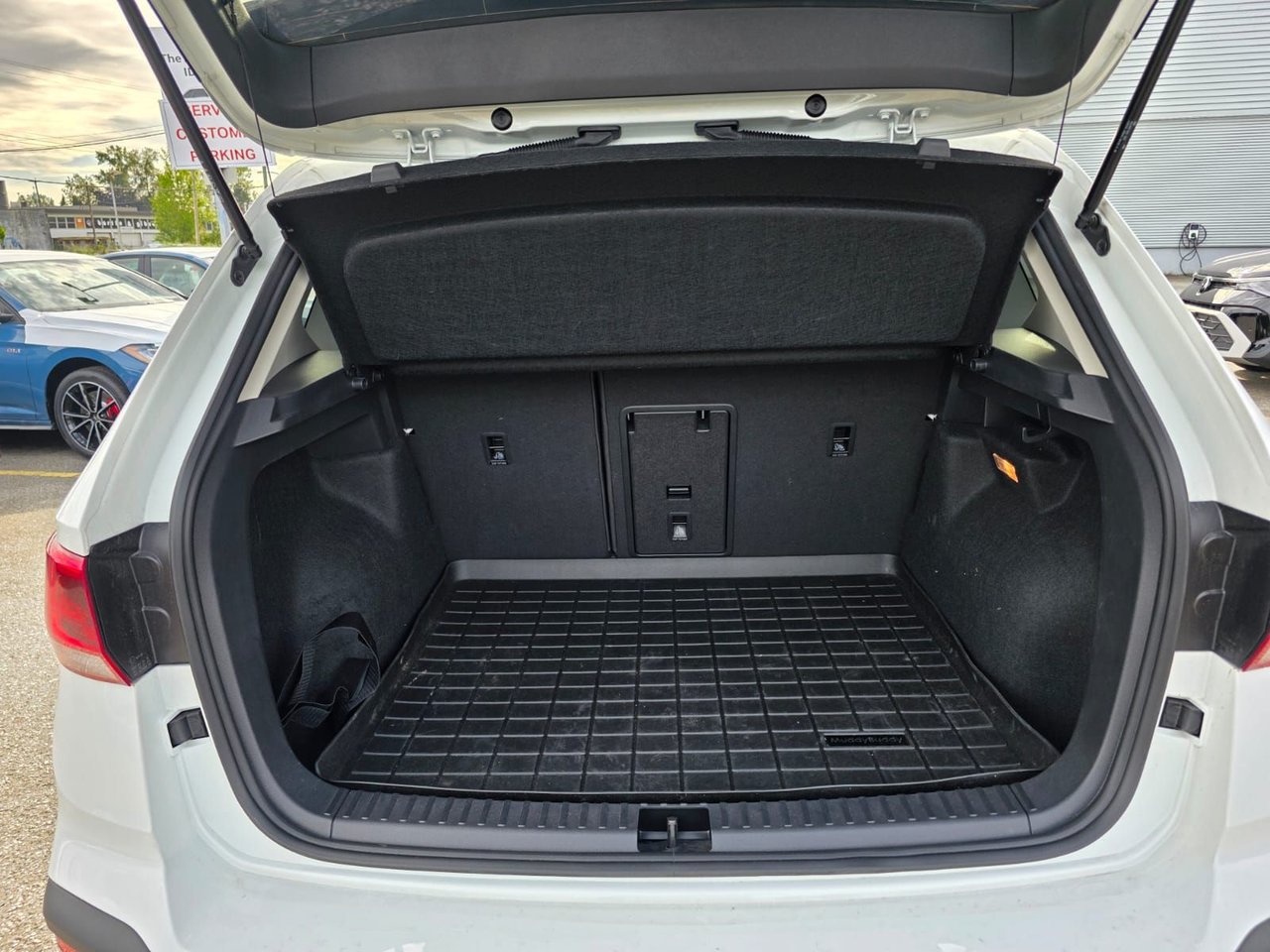 2022 Volkswagen Taos Highline 4MOTION Driver Assistance Package + Alloy Wheels Package