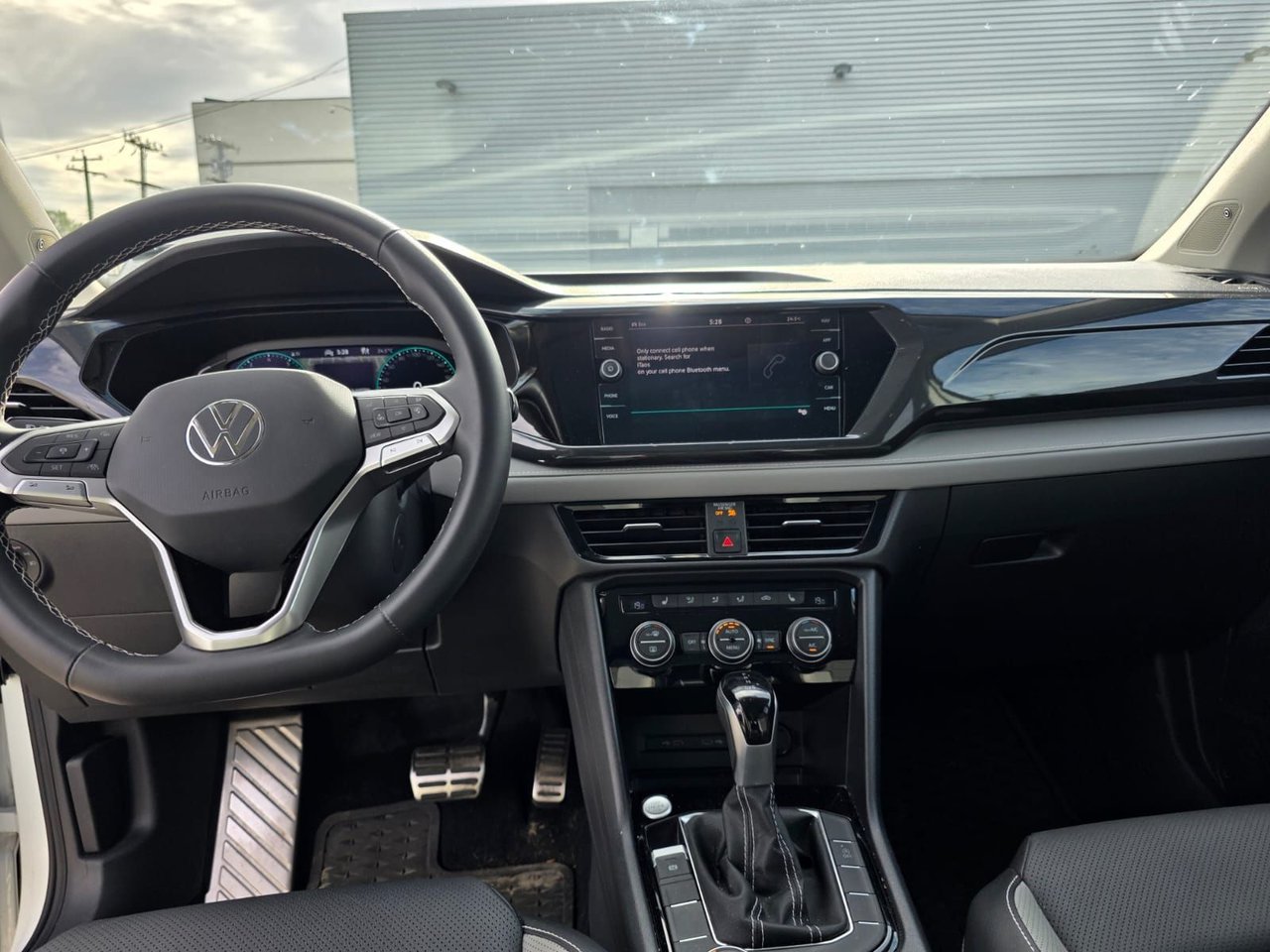 2022 Volkswagen Taos Highline 4MOTION Driver Assistance Package + Alloy Wheels Package