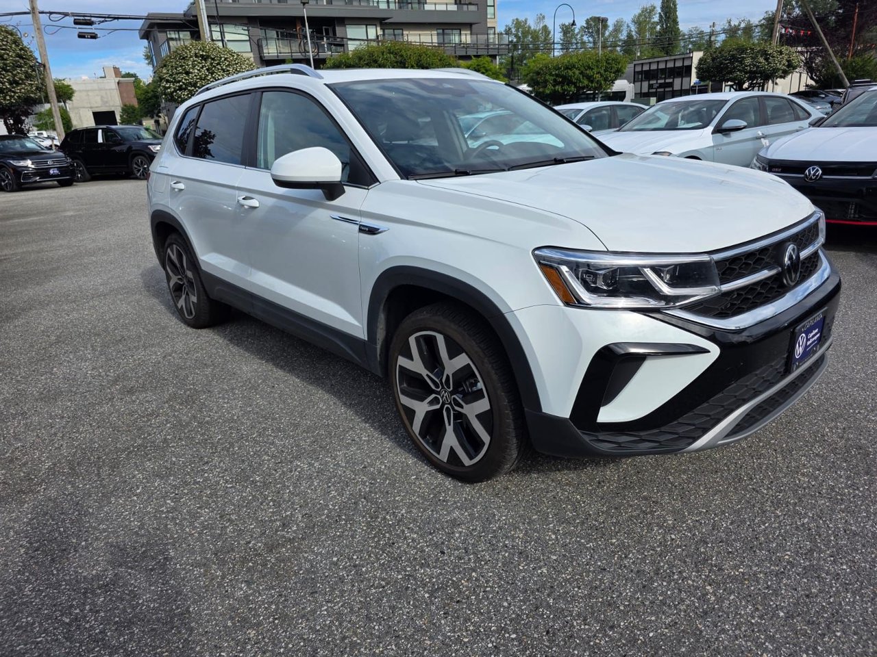 2022 Volkswagen Taos Highline 4MOTION Driver Assistance Package + Alloy Wheels Package