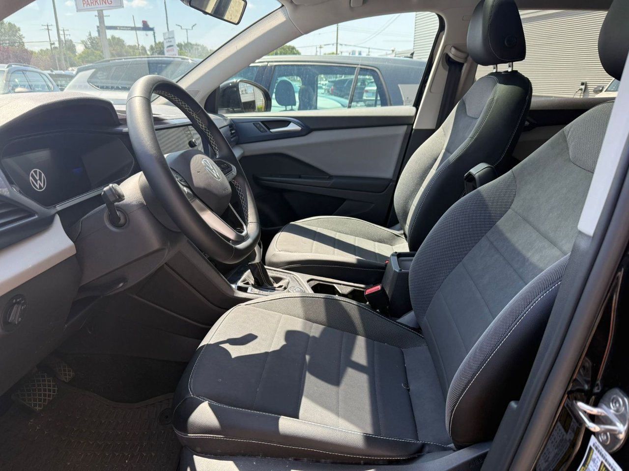 2022 Volkswagen Taos Comfortline 7-SPEED DSG 4MOTION Sunroof & Wheel Package, Low Km!