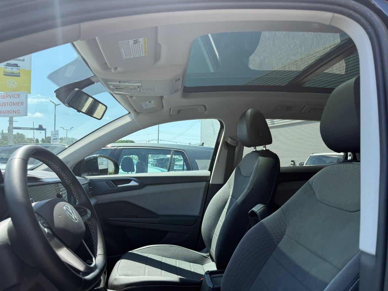 2022 Volkswagen Taos Comfortline 7-SPEED DSG 4MOTION Sunroof & Wheel Package, Low Km!