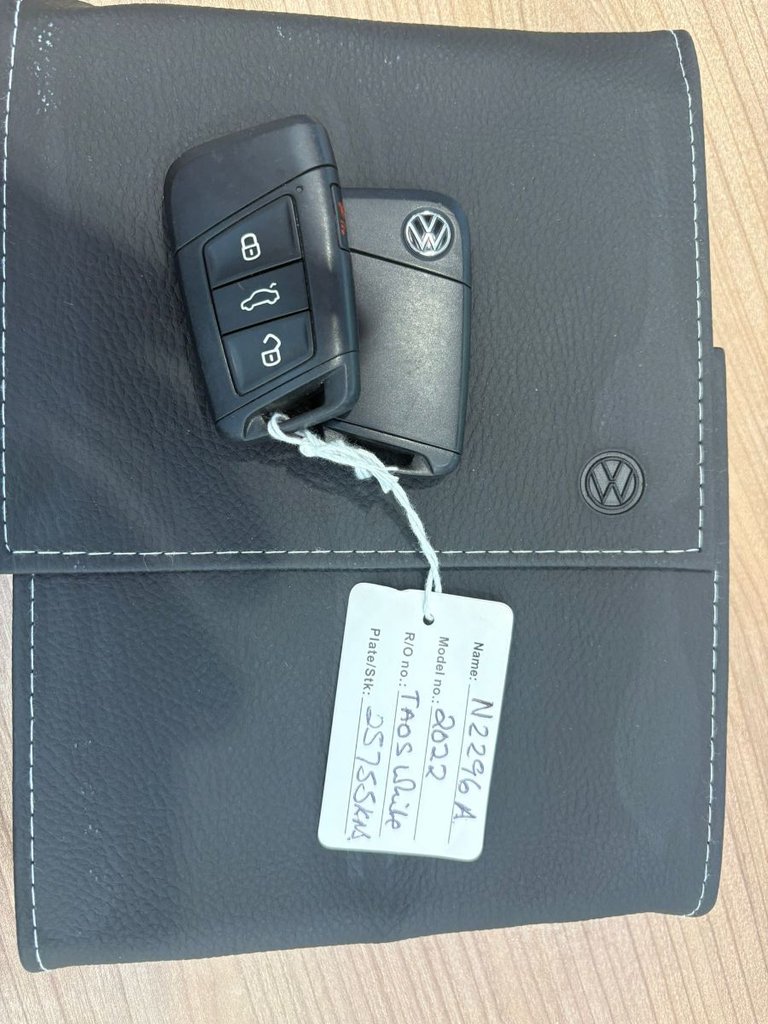 2022 Volkswagen Taos Comfortline 4MOTION Just Arrived! Sunroof & Wheel Package
