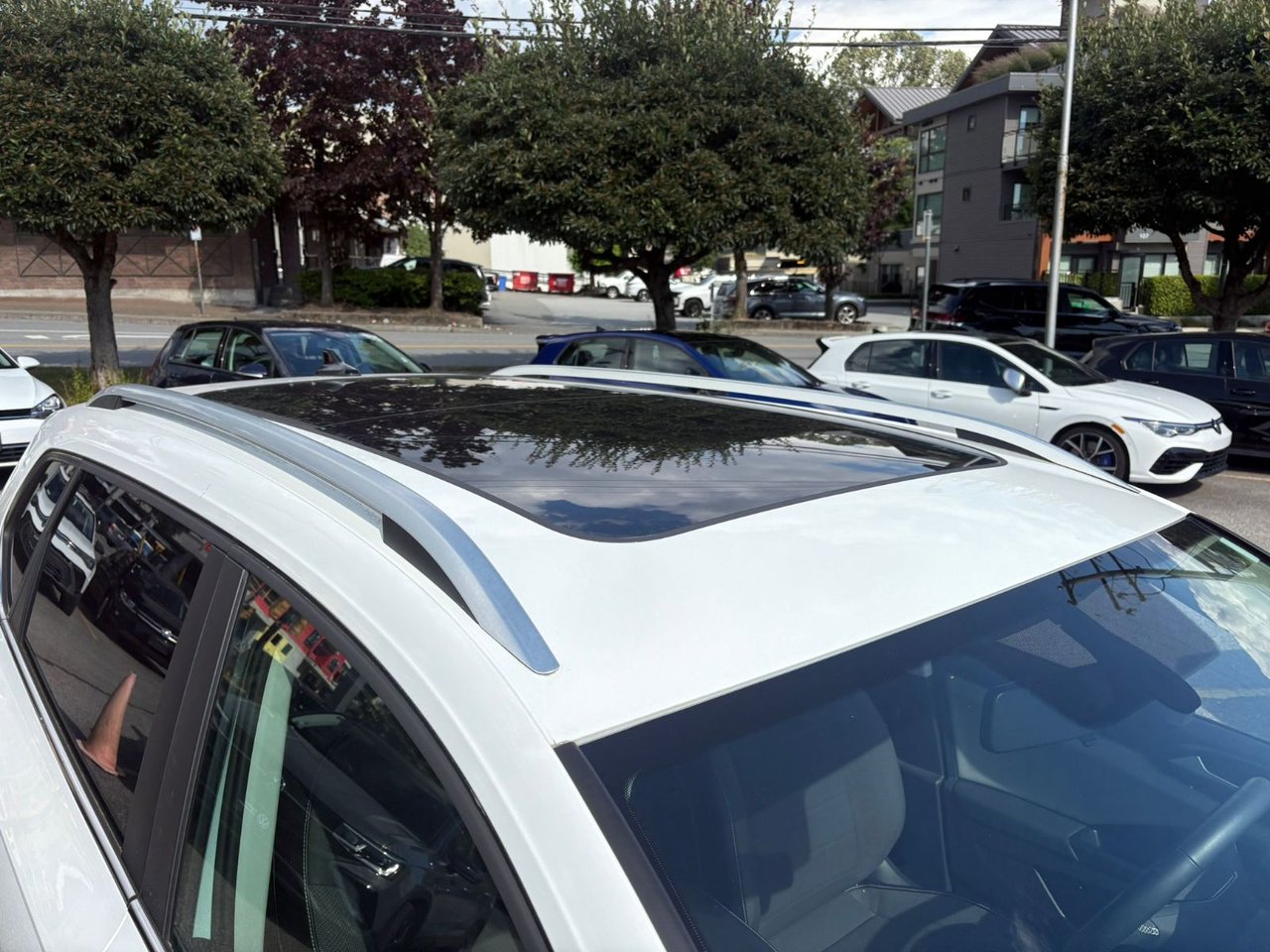 2022 Volkswagen Taos Comfortline 4MOTION Just Arrived! Sunroof & Wheel Package