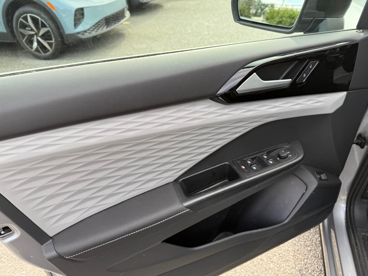 2024 Volkswagen Taos Trendline 4MOTION X-Demo Special!