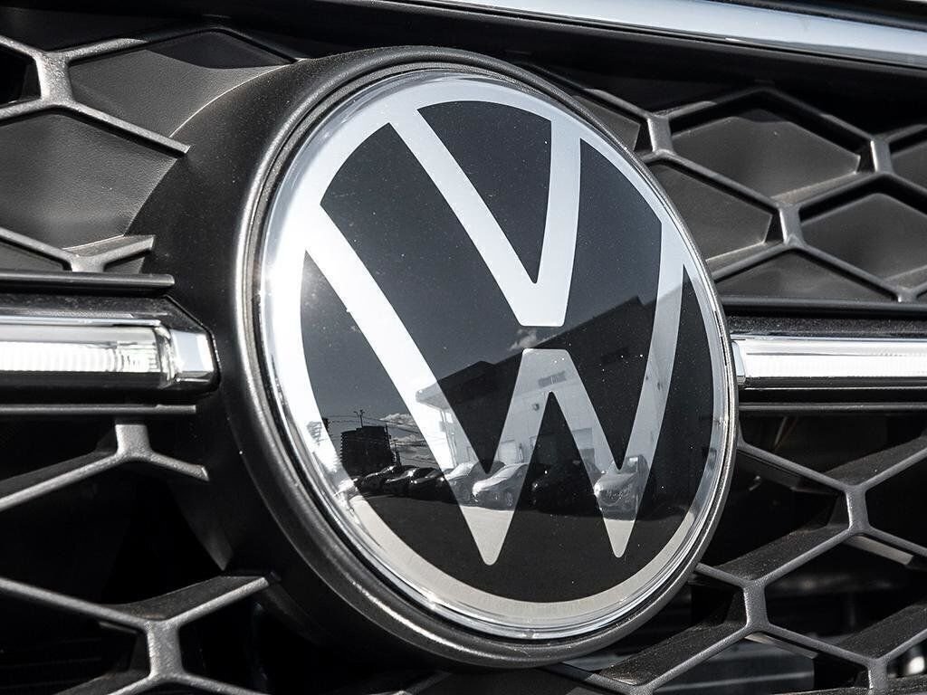 2024 Volkswagen Taos Comfortline Black Edition 4MOTION X-Demo Special!
