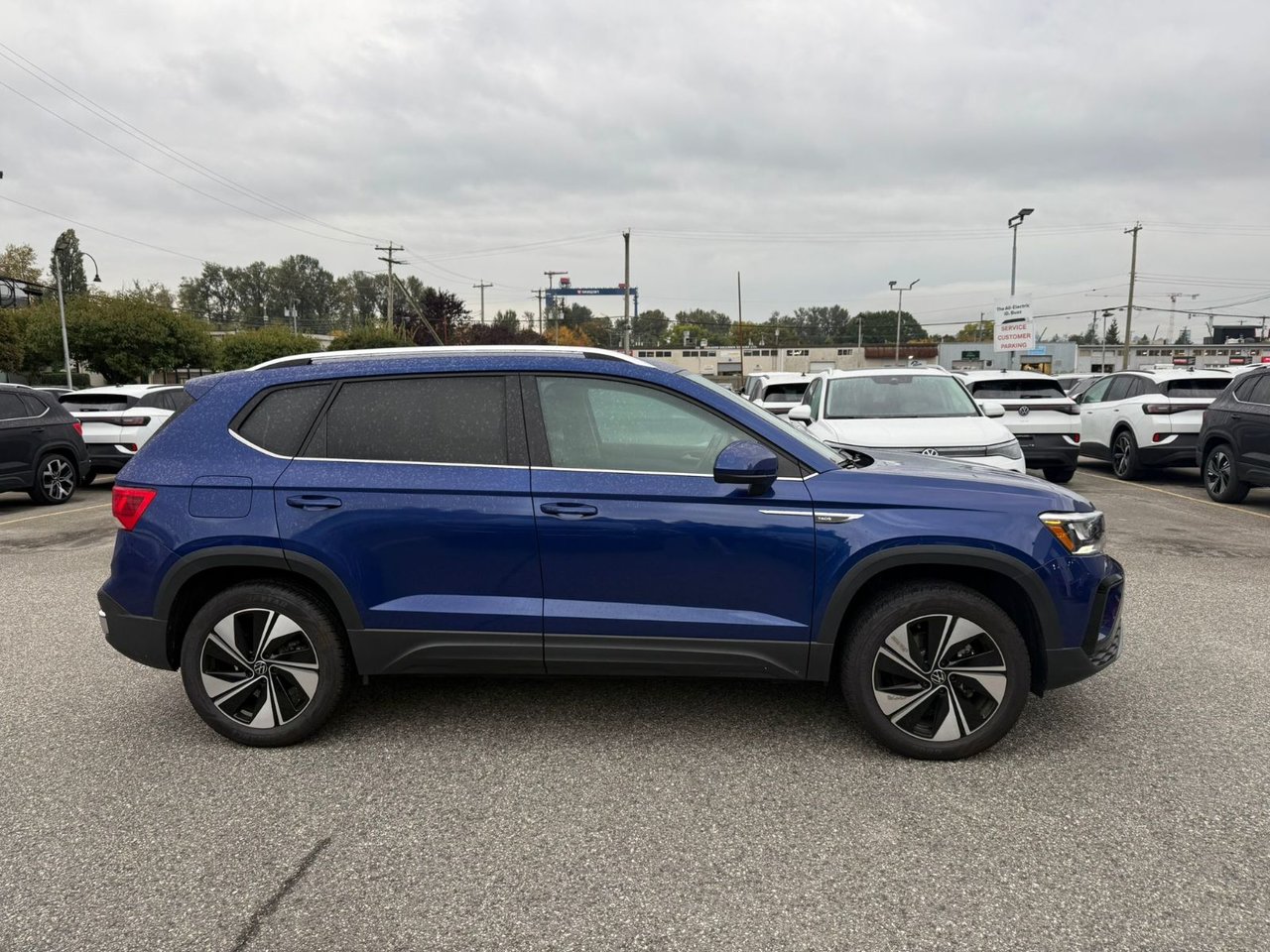 2024 Volkswagen Taos Comfortline 4MOTION | 19 Wheels & Sunroof Package Just Arrived! Local, One Owner, No Accidents