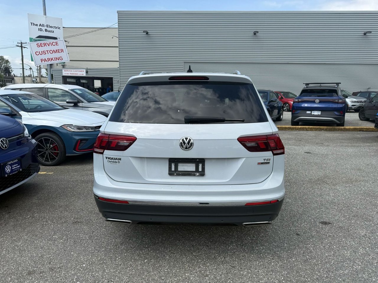 2018 Volkswagen Tiguan Highline 4MOTION 3rd Row Seats + Advanced Driver Assistance Package. Local, Low Km!