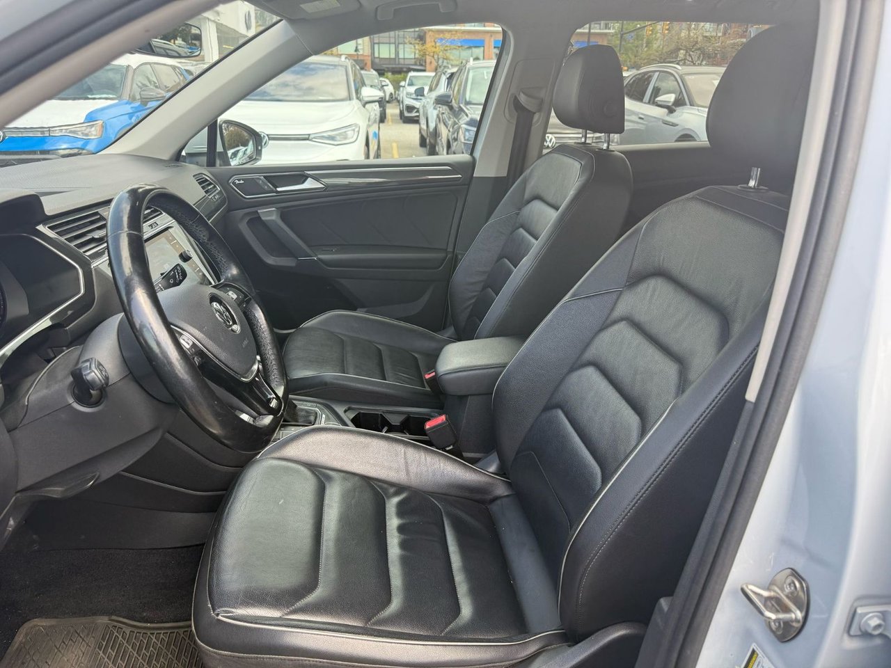 2018 Volkswagen Tiguan Highline 4MOTION 3rd Row Seats + Advanced Driver Assistance Package. Local, Low Km!