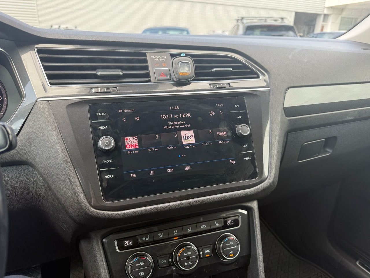2018 Volkswagen Tiguan Highline 4MOTION 3rd Row Seats + Advanced Driver Assistance Package. Local, Low Km!