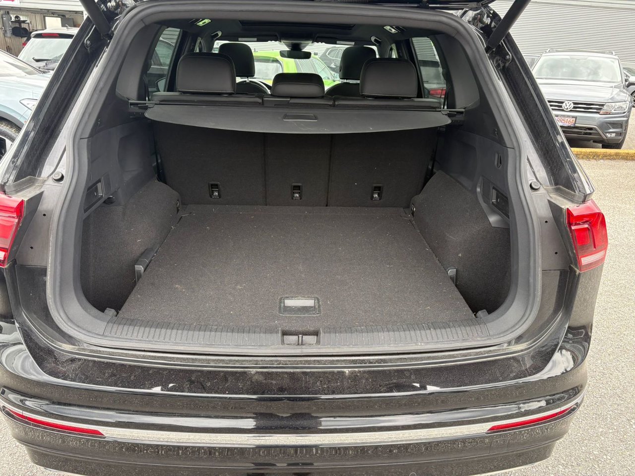 2021 Volkswagen Tiguan Highline R-Line 4MOTION Just Arrived! Local, One Owner, No Accidents, Low KM