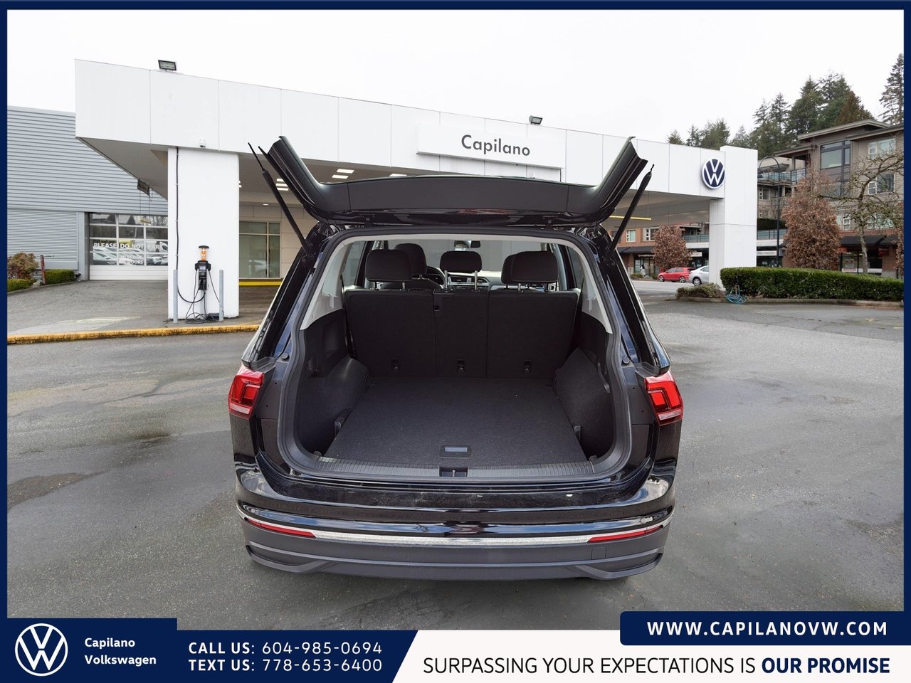 2022 Volkswagen Tiguan Trendline 2.0 TSI 4MOTION Just Arrived! Local, One Owner, AWD