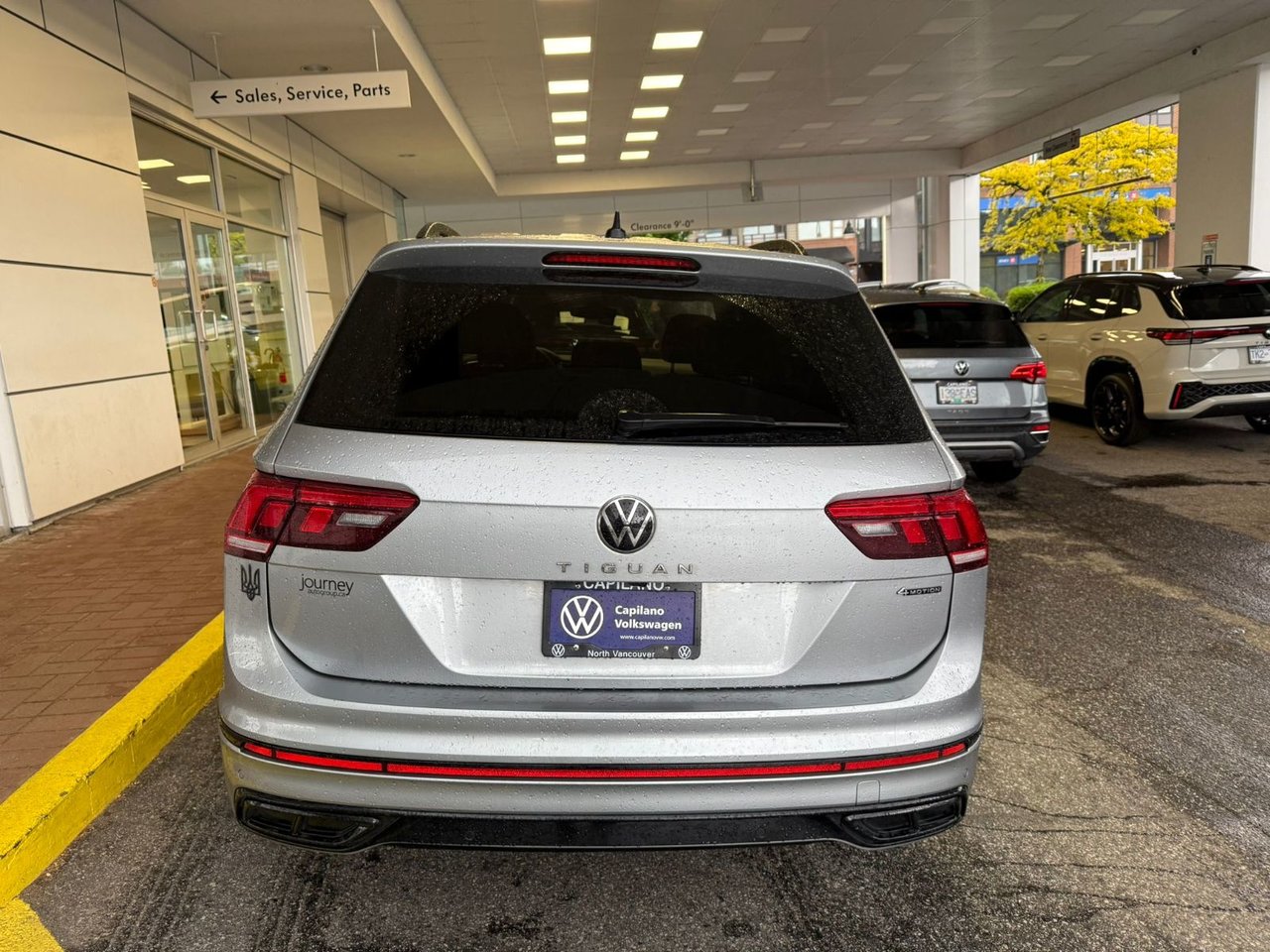 2023 Volkswagen Tiguan Comfortline R-Line Black Edition Just Arrived! Local, One Owner, No Accidents