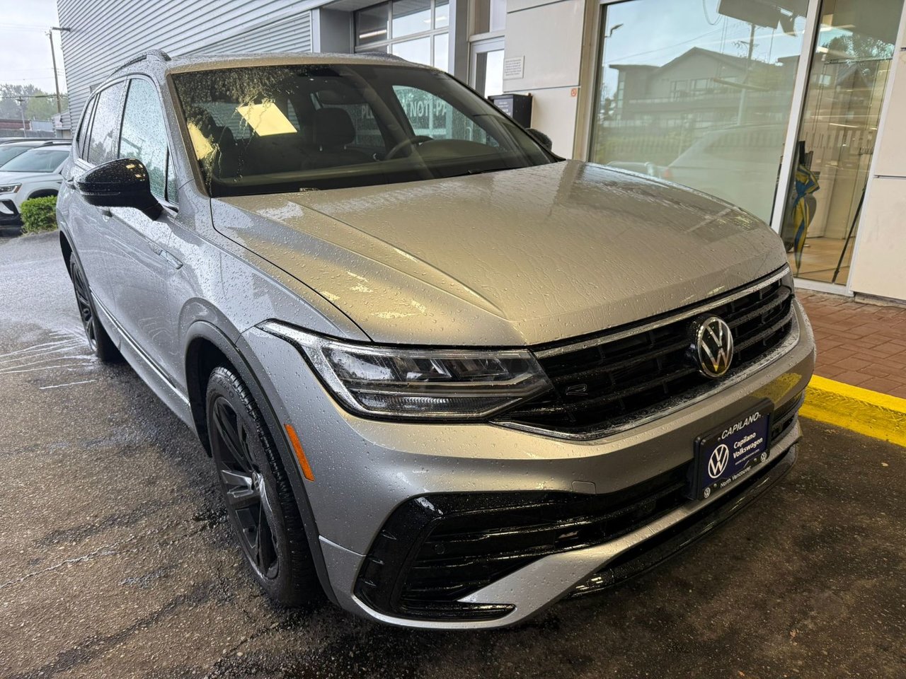 2023 Volkswagen Tiguan Comfortline R-Line Black Edition Just Arrived! Local, One Owner, No Accidents