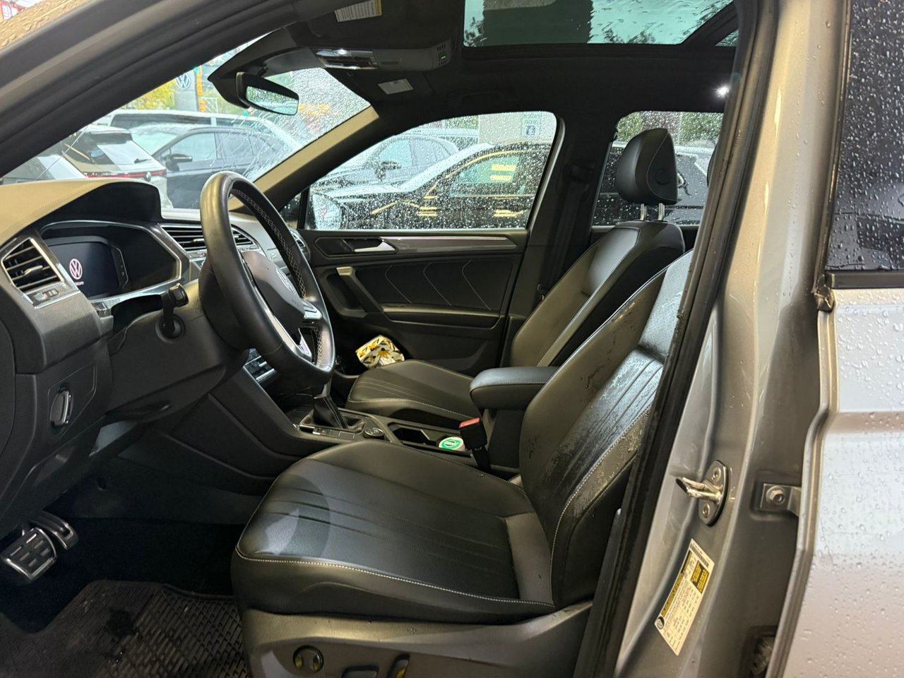 2023 Volkswagen Tiguan Comfortline R-Line Black Edition Just Arrived! Local, One Owner, No Accidents