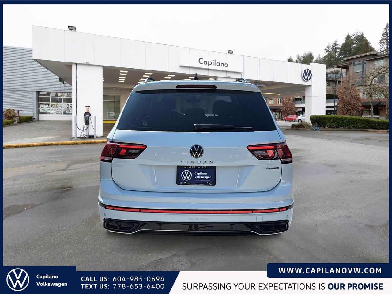 2024 Volkswagen Tiguan Comfortline R-Line Black Just Arrived! Local, One Owner, Low KM
