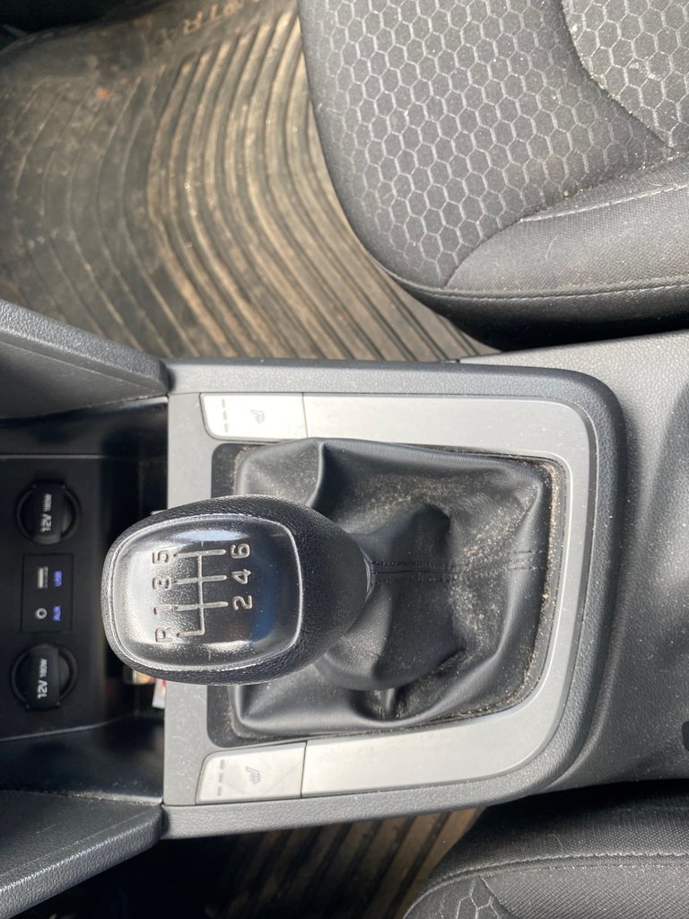 Hyundai Elantra Essential 2020-1