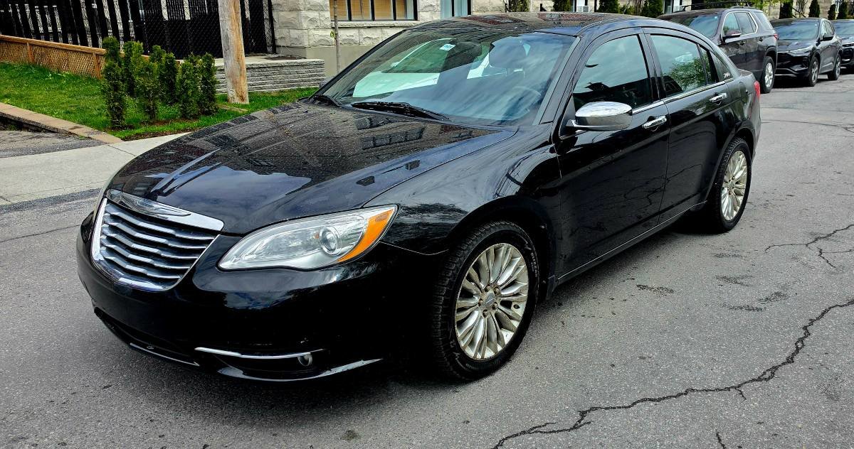 2012 Chrysler 200 Limited Sedan FWD