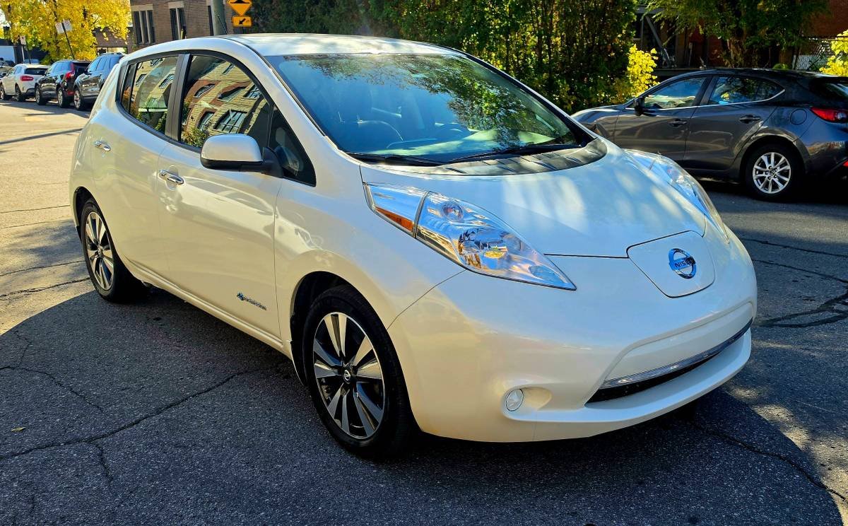 2016 Nissan LEAF Hatchback Automatic