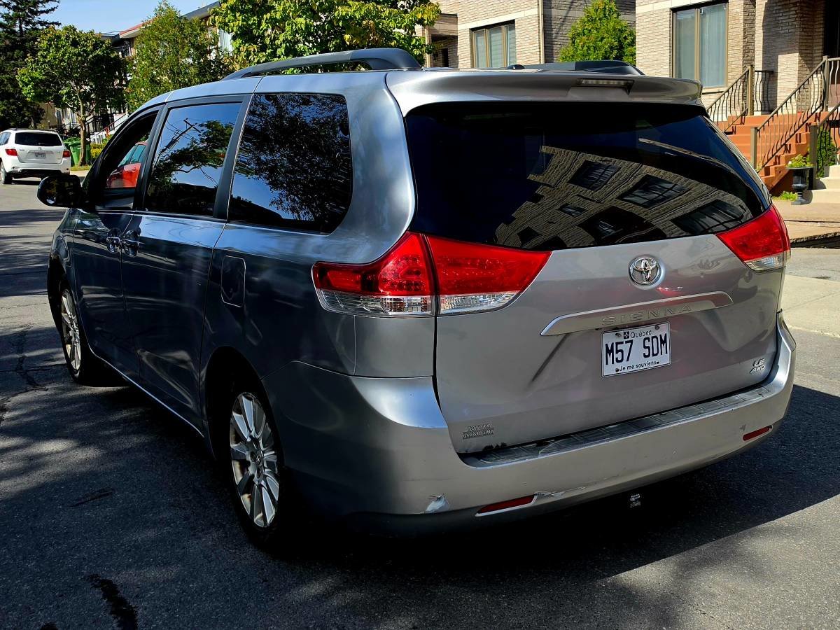  2012 Toyota Sienna Minivan Front-Wheel Drive Automatic