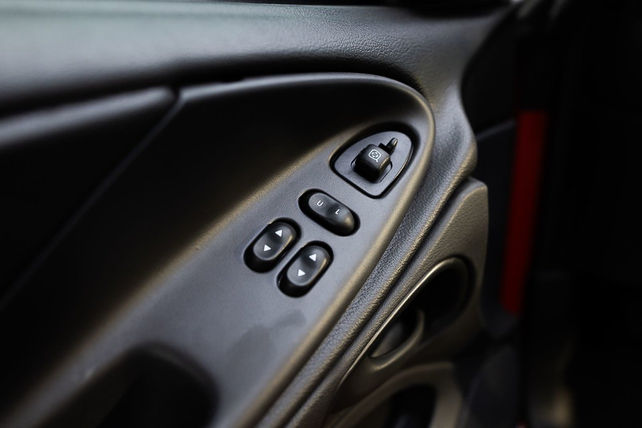2003 Ford Mustang Mach 1-26