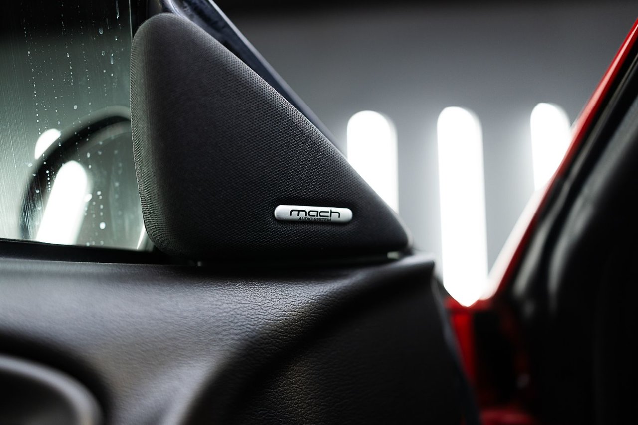 2003 Ford Mustang Mach 1-30