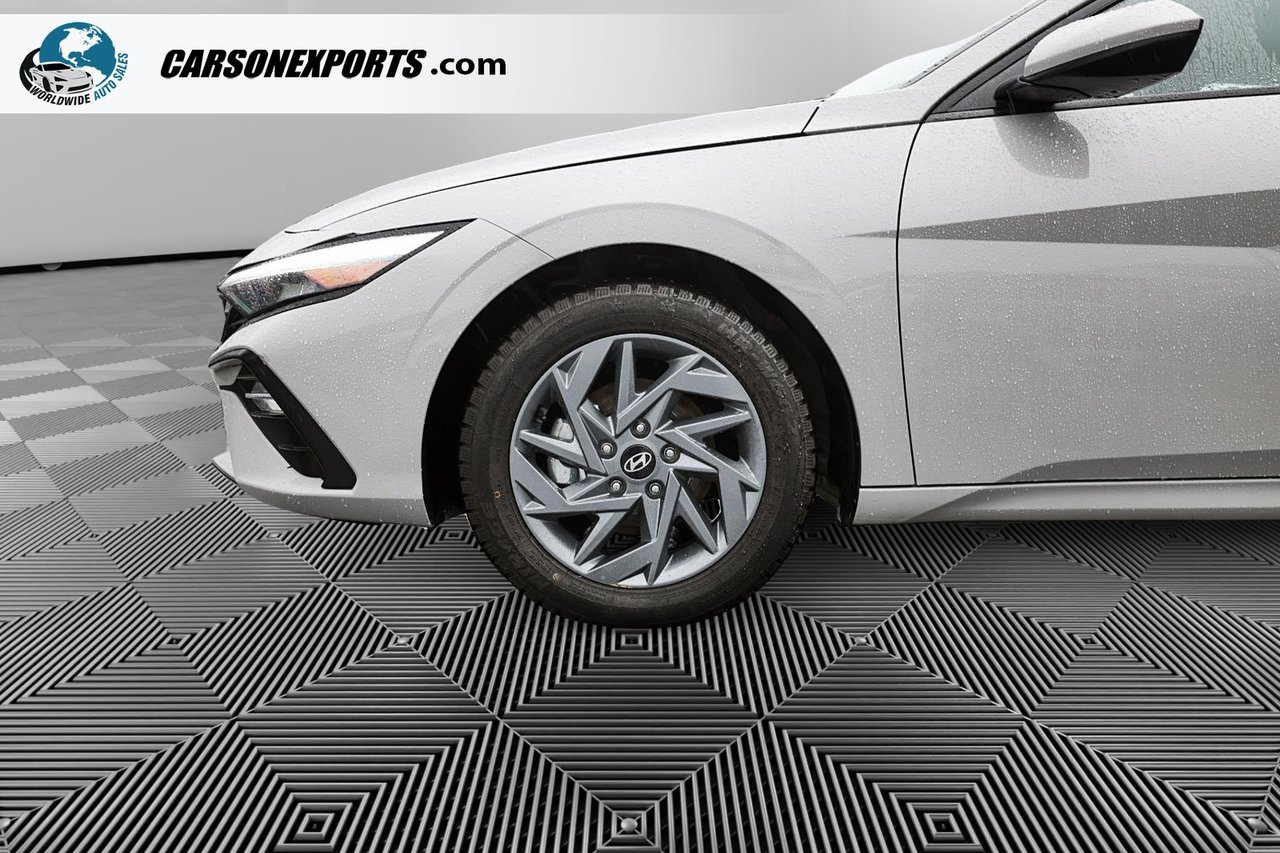 2025 Hyundai Elantra Preferred LOW KM! FINANCE TODAY!-11