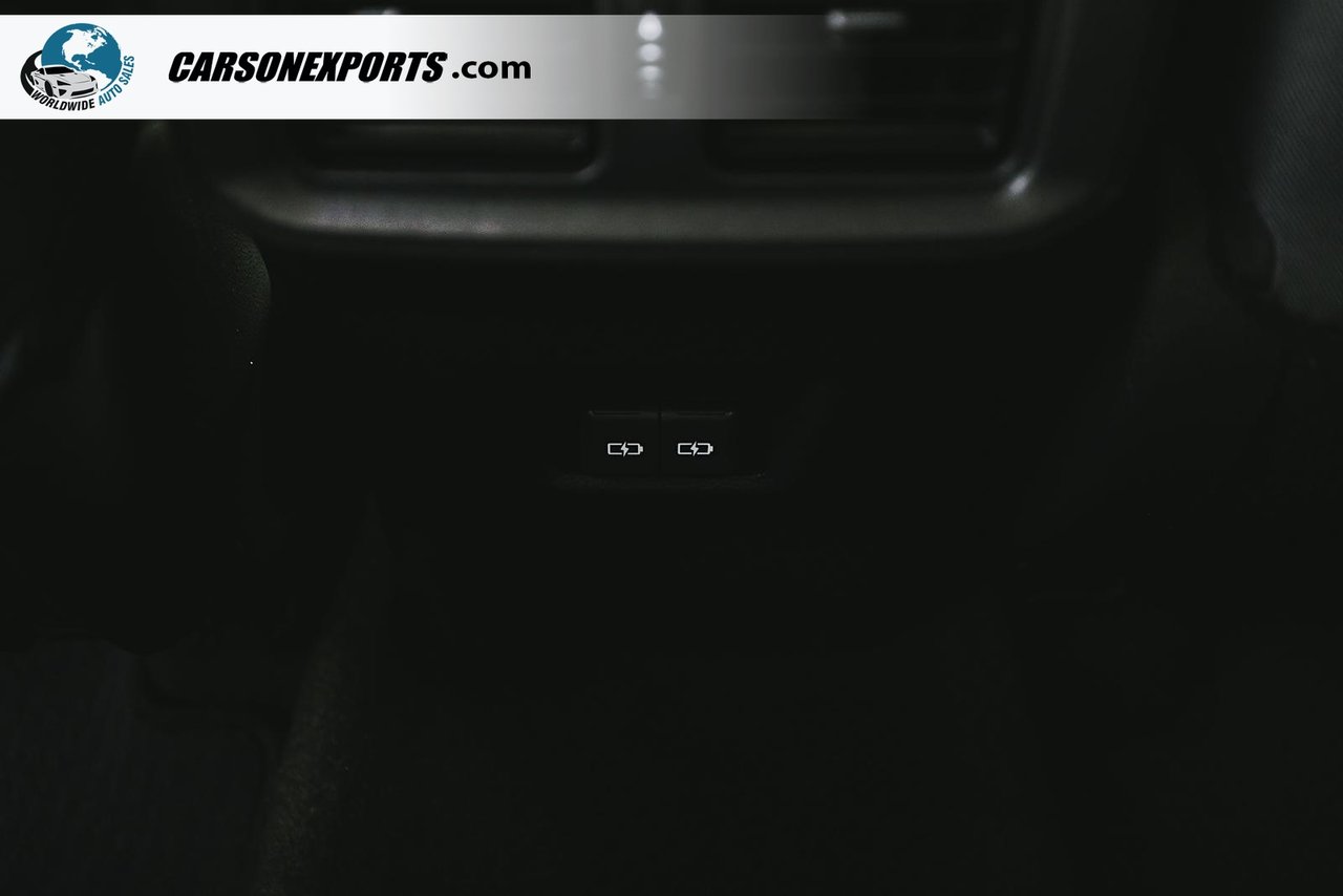 2024 Toyota RAV4 XLE-32