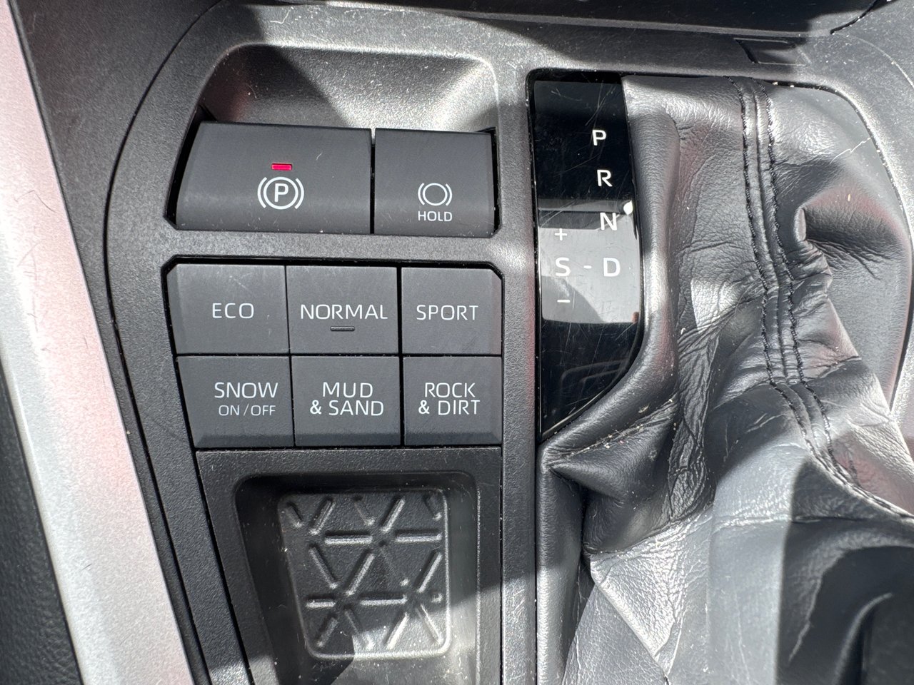 2024 Toyota RAV4 LE-20