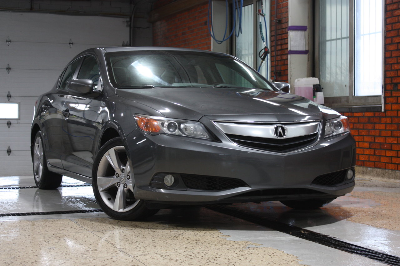 2014 Acura ILX 2.0L FWD with Technology Package